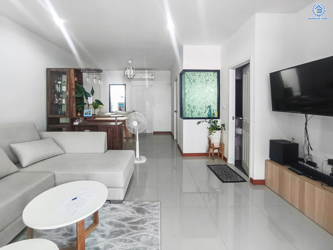 *****ทาวน์เฮ้าส์มือสองนนทบุรี โครงการ เดอะทรัสต์ ราชพฤกษ์ เนื้อที่กว้าง 20.5 ตร.ว. ฟังก์ชัน 4 ห้องนอน 2 ห้องน้ำ 2 ที่จอดรถ บ้านสวยมาก บนทำเลแห่งการเดินทาง เชื่อมต่อ ถนนราชพฤกษ์, ถนนรัตนาธิเบศร์, ถนนชัยพฤกษ์ ใกล้จุดขึ้นทางด่วน "ศรีรัช" จองเลย!